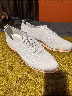 Cole Hann size 10.5 Light Gray Knit Oxford Sneakers with Pink Trim
